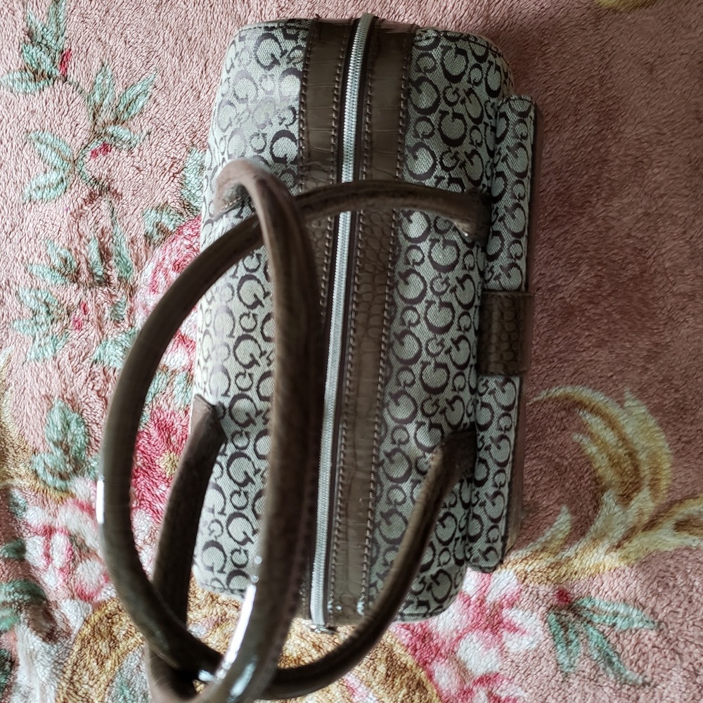 Handbag - Picture 2 of 3